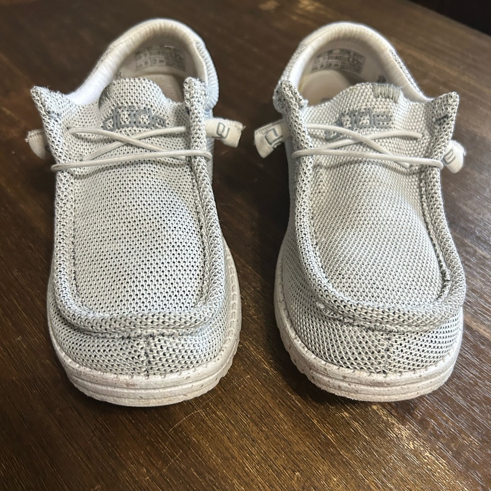 ‼️SOLD‼️ Boys/Mens size 7 Grey Hey Dudes